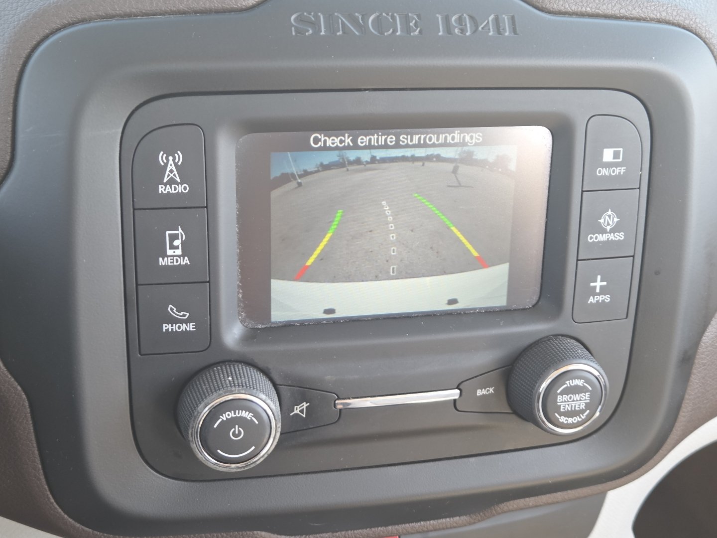Used 2017 Jeep Renegade Latitude FWD image 8