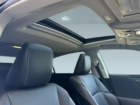 Certified 2022 Lexus ES 300h ES 300h w/ Premium Package image 16