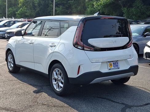 Certified 2023 Kia Soul S FWD image 3