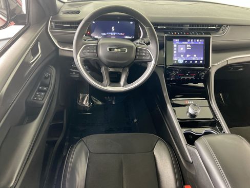 Used 2023 Jeep Grand Cherokee Altitude AWD/4WD image 22