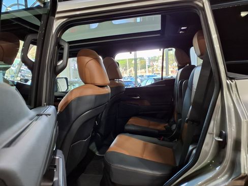 Used 2024 Lexus GX 550 w/ Cold Area Package image 21