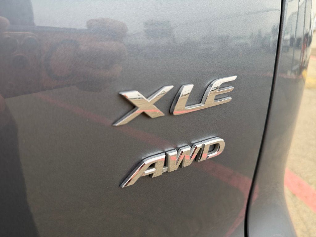 Used 2023 Toyota Corolla Cross XLE w/ Convenience Package AWD/4WD image 34