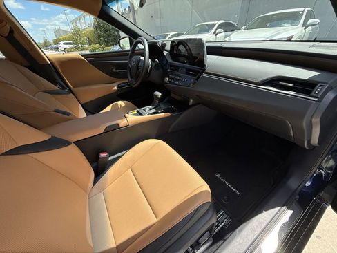 Used 2025 Lexus ES 350 w/ Premium Package image 15