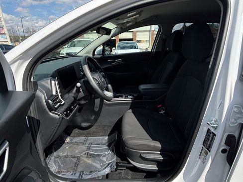 Used 2025 Kia Sportage LX image 27