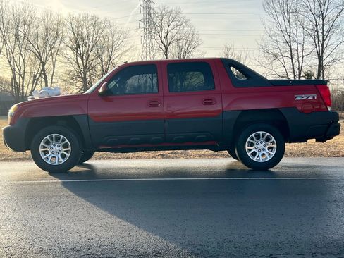 Used 2003 Chevrolet Avalanche 4x4 w/ Suspension Package, Off-Road image 8