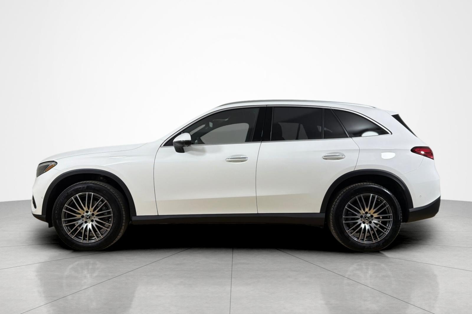 Used 2026 Mercedes-Benz GLC 300 image 2