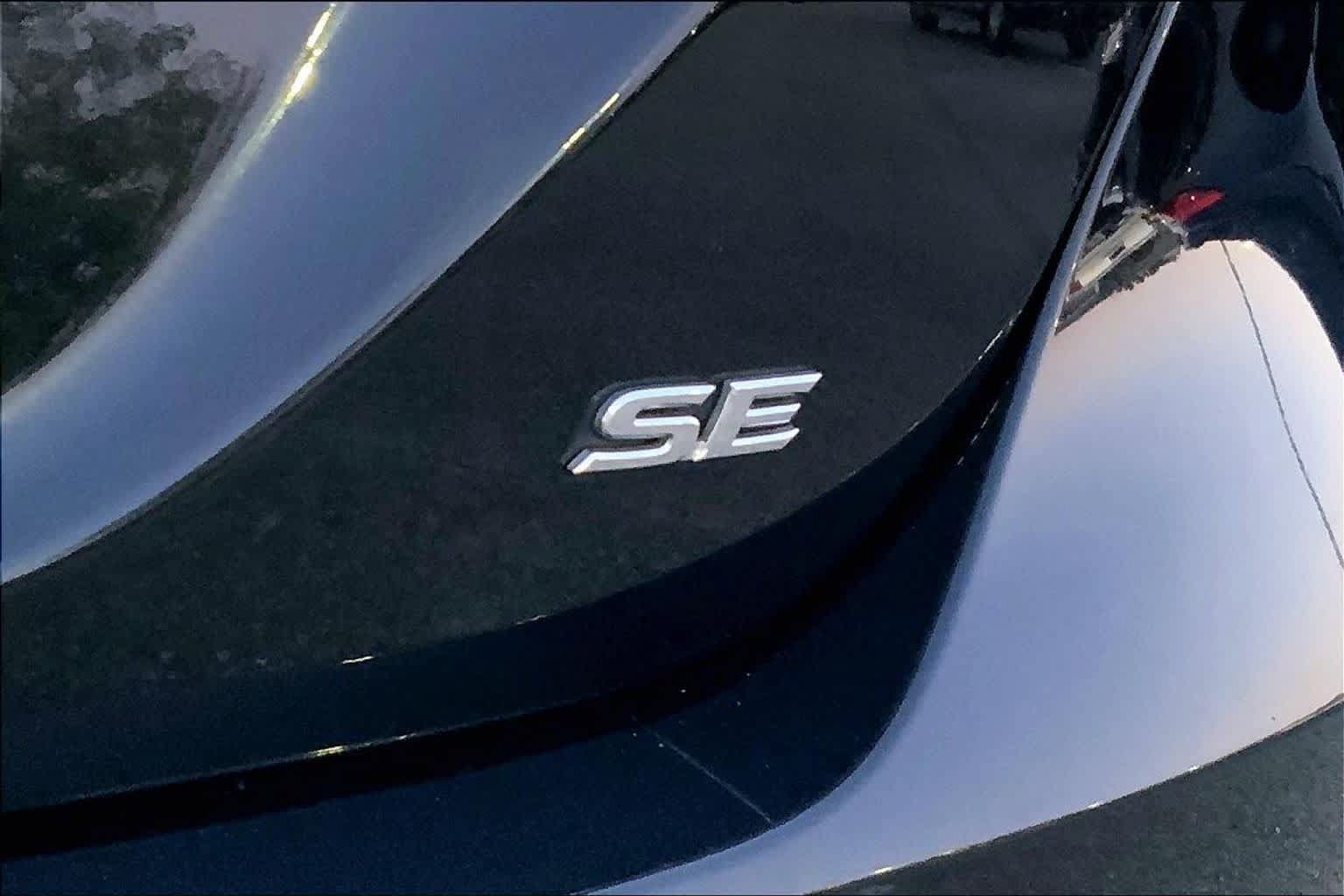 Used 2021 Toyota Camry SE FWD image 9