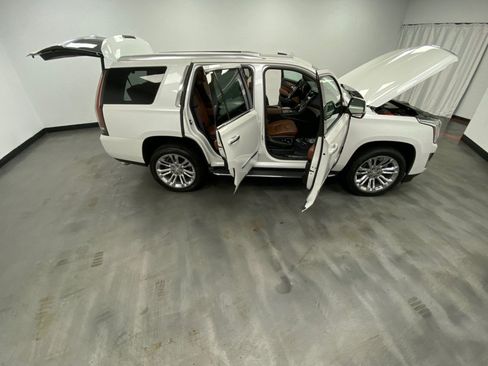 Used 2017 Cadillac Escalade Luxury w/ LPO, Radiant Package AWD/4WD image 55