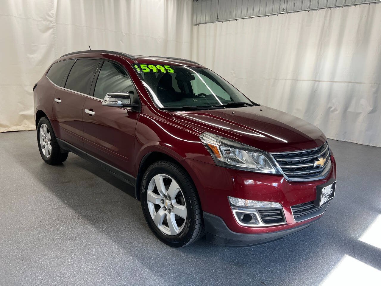 Used 2016 Chevrolet Traverse LT w/ Style and Technology Package FWD image 3
