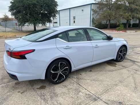 Used 2024 Nissan Altima 2.5 SR FWD image 16