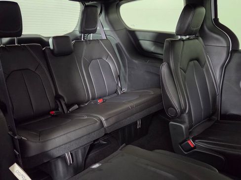 New 2026 Chrysler Pacifica Select FWD image 32