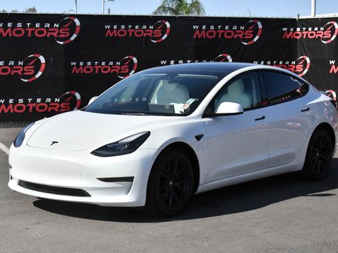 Used 2023 Tesla Model 3 Standard Range RWD image 3