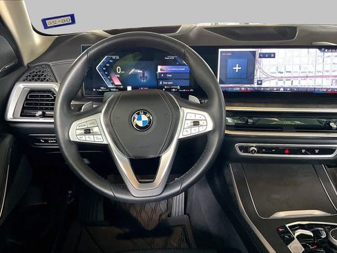 Used 2025 BMW X7 xDrive40i w/ Premium Package AWD/4WD image 5