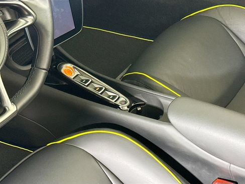 Used 2025 McLaren Artura Spider RWD image 14