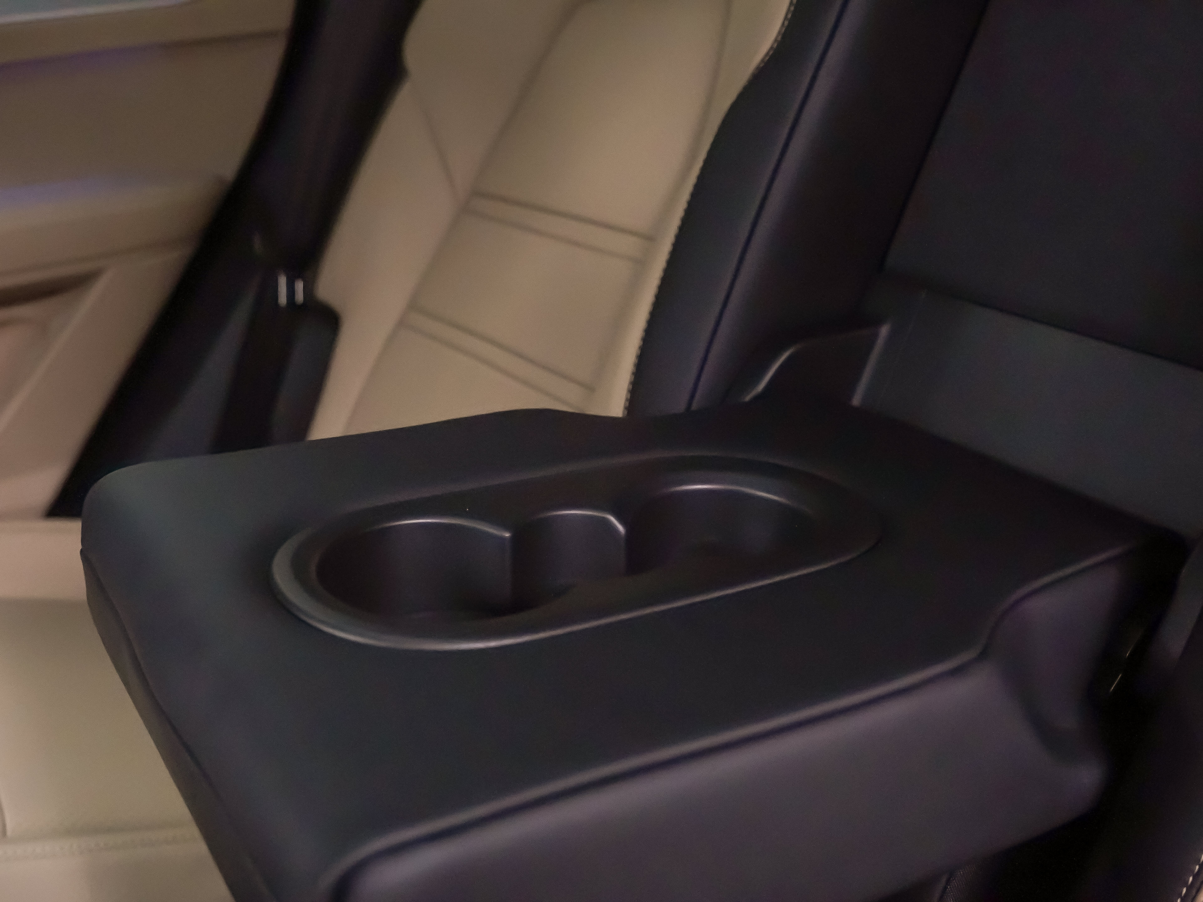 Certified 2026 Porsche Cayenne E-Hybrid Coupe AWD/4WD image 17