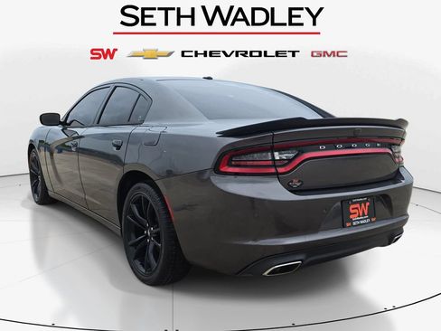 Used 2018 Dodge Charger SXT w/ Blacktop Package RWD image 5