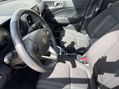 Used 2026 Hyundai Venue SEL FWD image 19