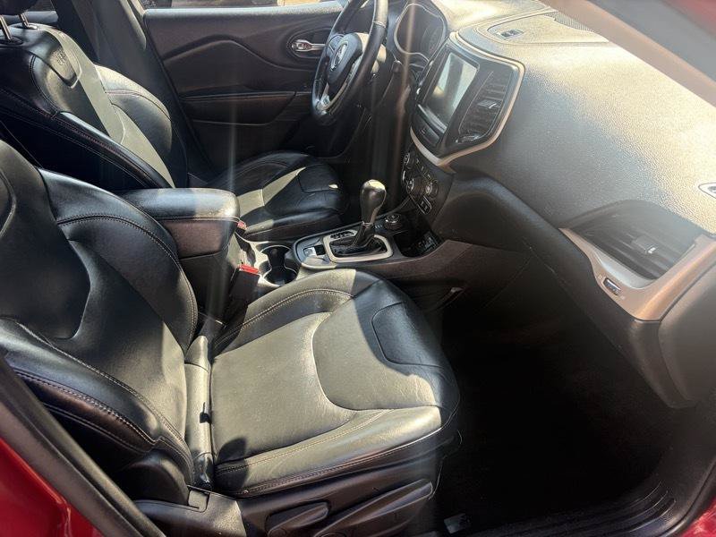 Used 2016 Jeep Cherokee Limited AWD/4WD image 5