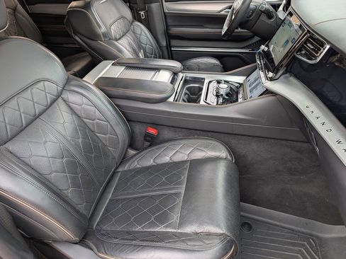 Used 2023 Jeep Grand Wagoneer L Series III image 12