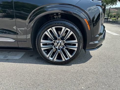 Used 2026 Cadillac Vistiq Luxury w/ LPO, Floor Liner Package AWD/4WD image 15