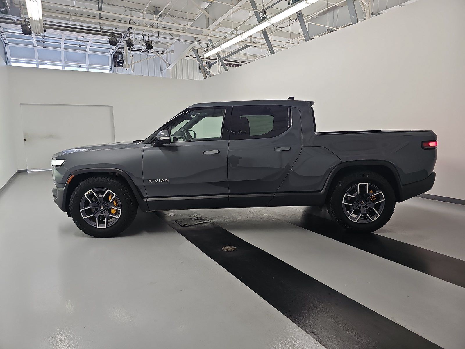 Used 2022 Rivian R1T Launch Edition AWD/4WD image 2