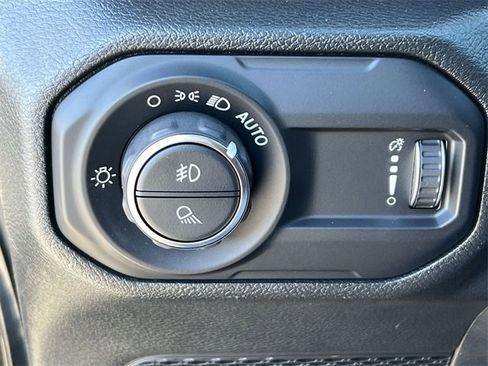 Used 2023 Jeep Gladiator Overland image 33