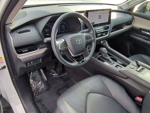 Used 2024 Toyota Grand Highlander Limited FWD image 9