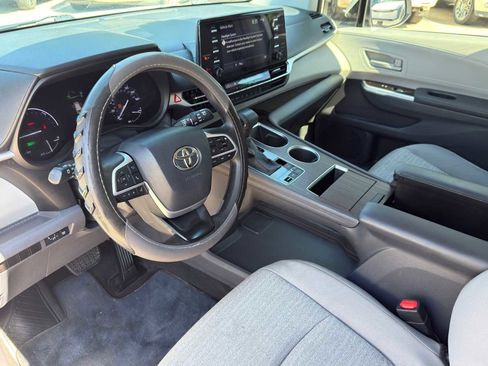 Used 2021 Toyota Sienna LE FWD image 8