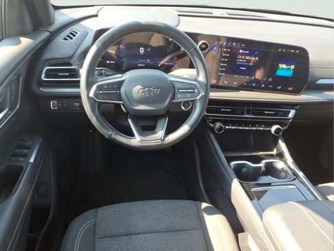 Used 2024 Chevrolet Traverse LT w/ Midnight/Sport Edition FWD image 9