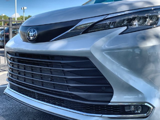 Certified 2024 Toyota Sienna XLE FWD image 45