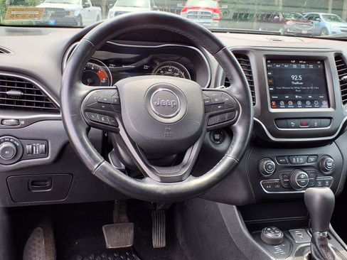 Used 2021 Jeep Cherokee Trailhawk image 9