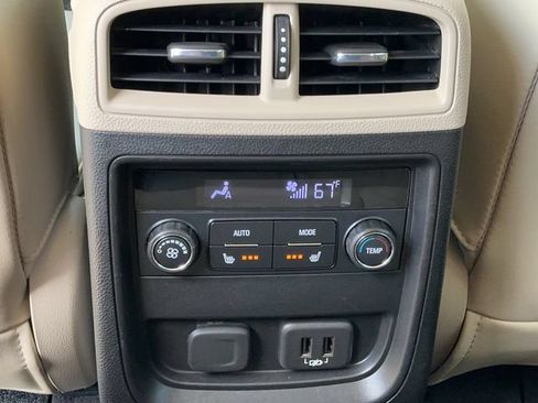 Used 2019 Buick Envision Essence FWD image 16