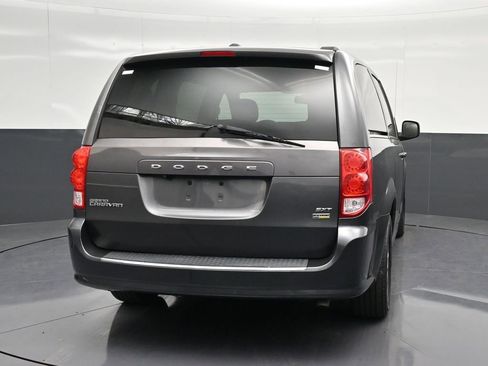 Used 2018 Dodge Grand Caravan SXT image 2