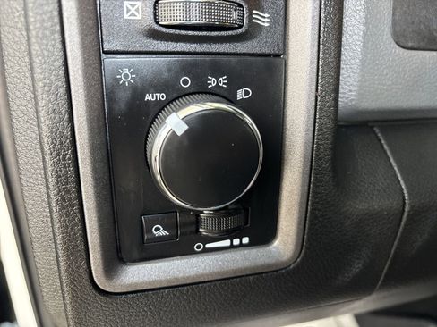 Used 2018 RAM 2500 Tradesman w/ Chrome Appearance Group image 13