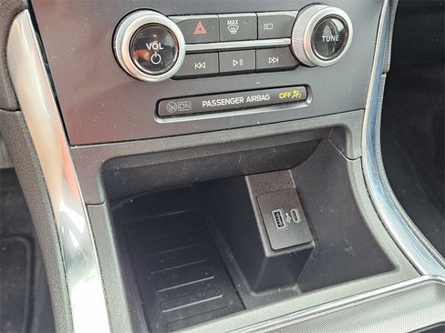 Used 2022 Ford Edge Titanium image 23