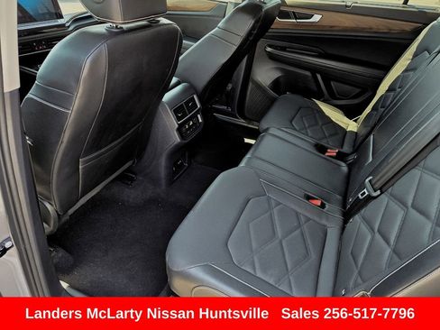 Used 2024 Volkswagen Atlas SE FWD image 15