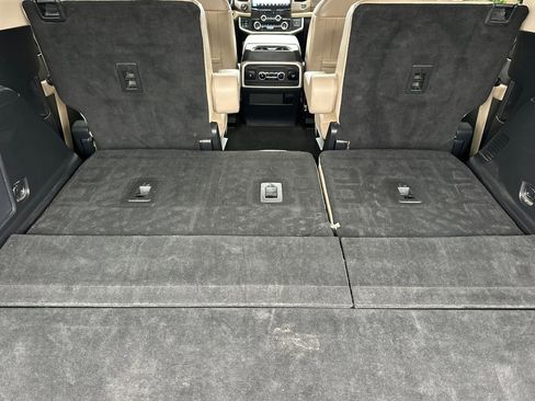 Used 2023 Ford Expedition Limited image 16