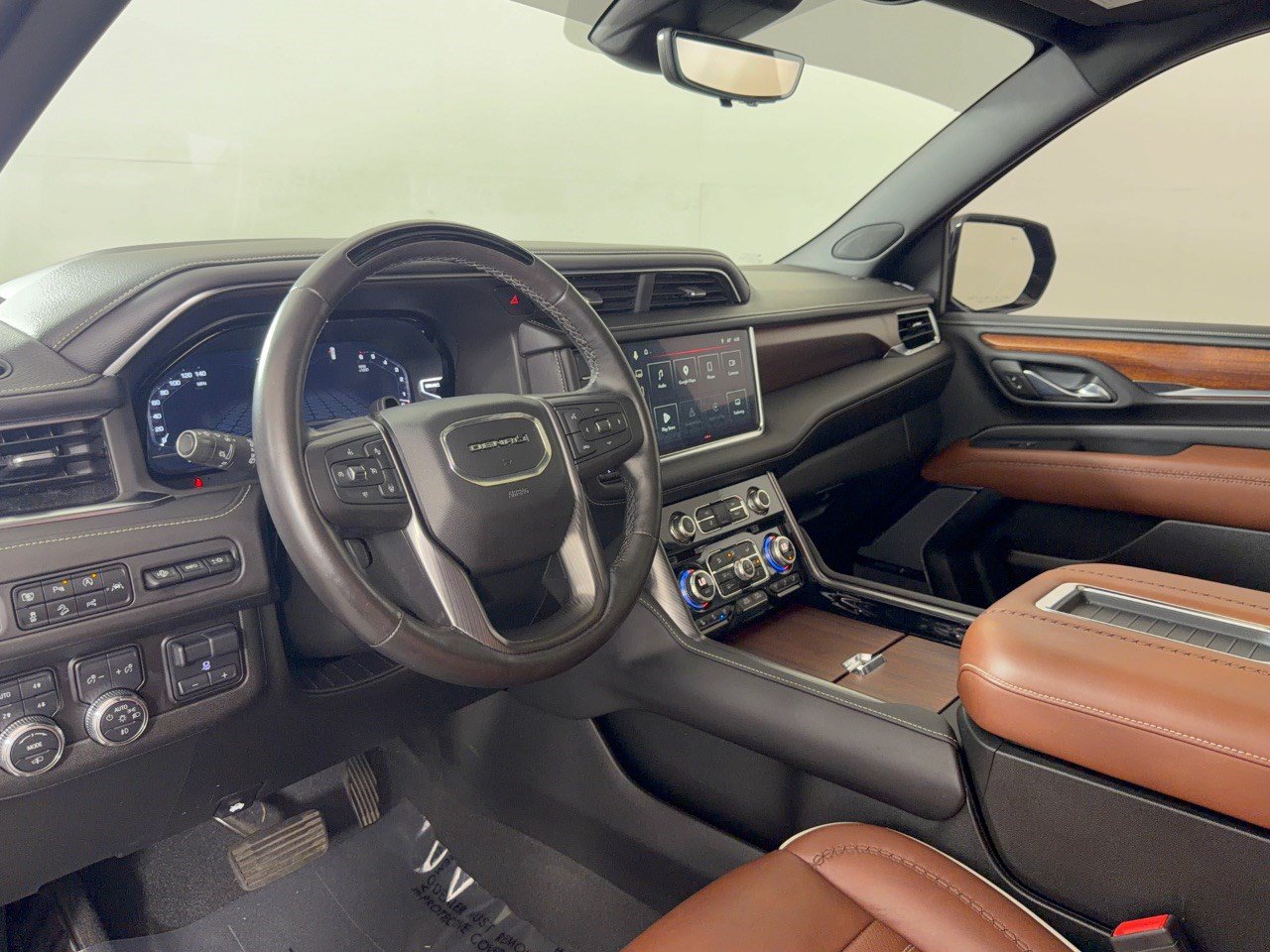 Used 2023 GMC Yukon Denali Ultimate w/ LPO, Floor Liner Package AWD/4WD image 4
