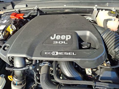 Used 2021 Jeep Wrangler Unlimited Sport AWD/4WD image 30