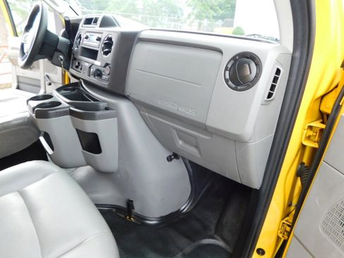 Used 2021 Ford E-350 and Econoline 350 Super Duty image 17