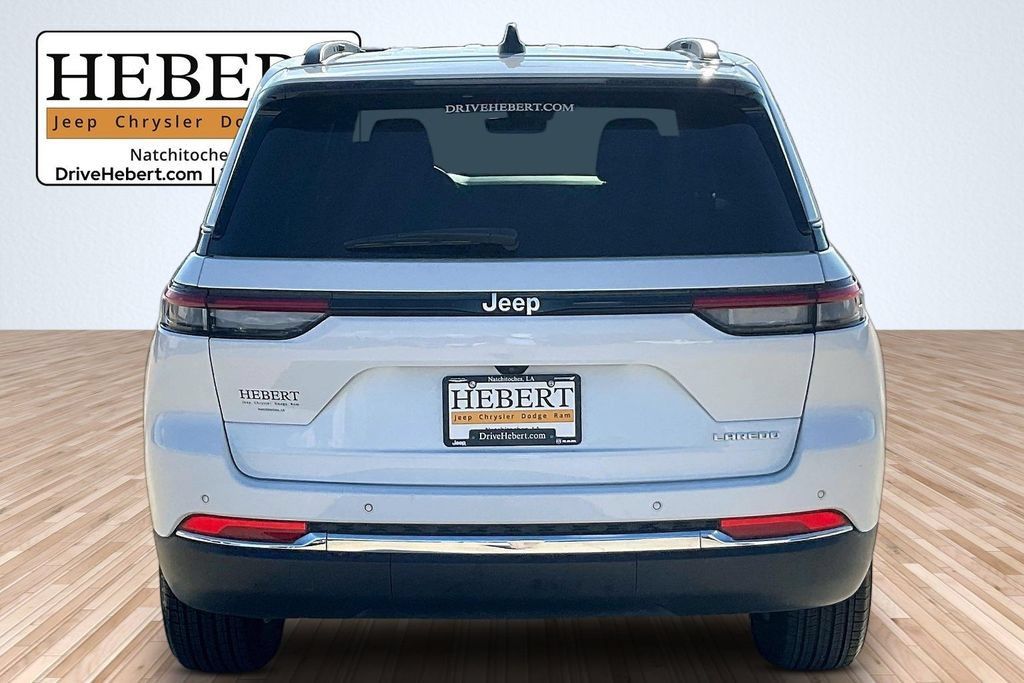 Used 2025 Jeep Grand Cherokee Laredo X RWD image 4