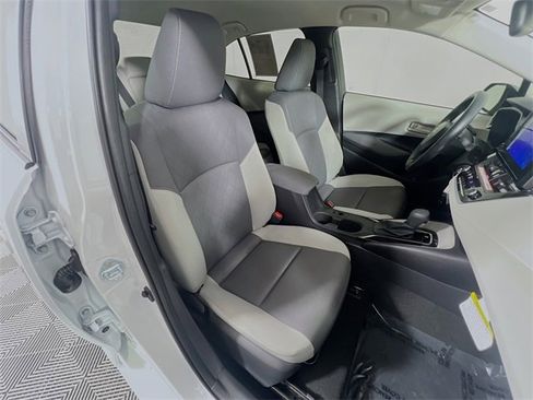 Used 2025 Toyota Corolla LE image 29