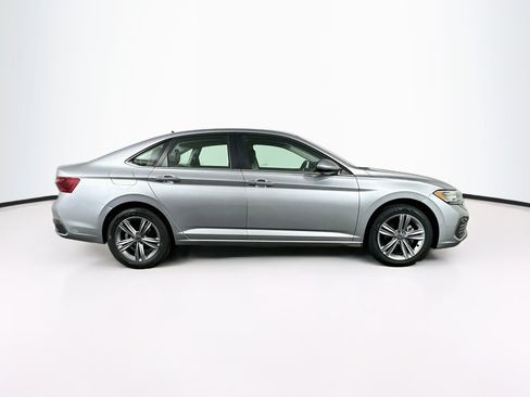 Used 2024 Volkswagen Jetta SE FWD image 10