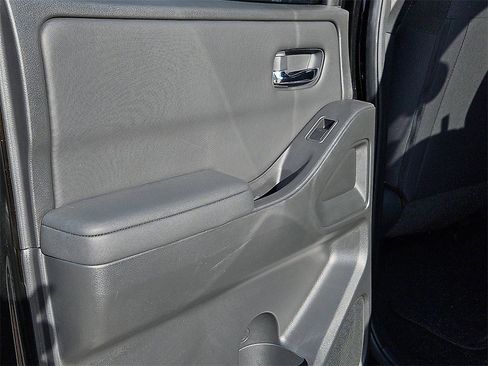 Used 2023 Nissan Frontier SV w/ Midnight Edition Package image 15