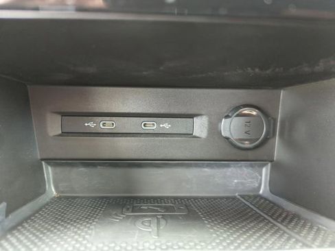 Used 2023 Volkswagen Taos SE image 33