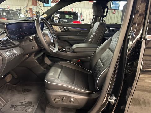 Used 2025 Buick Enclave Avenir w/ Trailering Package, 5000 lbs. AWD/4WD image 14