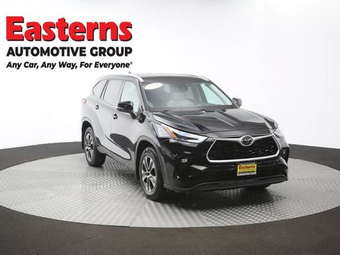 Used 2021 Toyota Highlander XLE AWD/4WD image 52