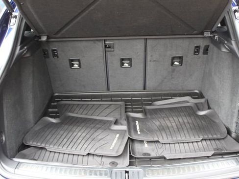 Used 2022 Porsche Macan image 24