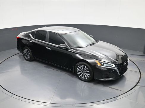 Used 2023 Nissan Altima 2.5 SV w/ SV Premium Package FWD image 24