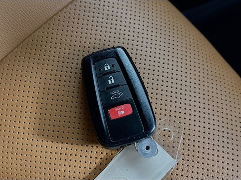 Used 2021 Toyota Highlander Platinum FWD image 32